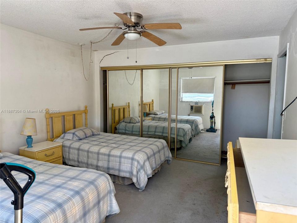 Active With Contract: $67,000 (1 beds, 1 baths, 650 Square Feet)