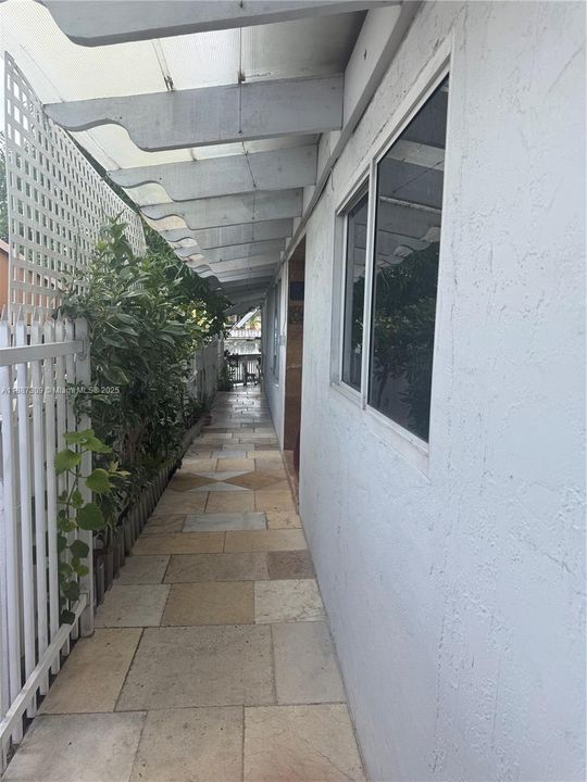 For Sale: $650,000 (2 beds, 1 baths, 2189 Square Feet)