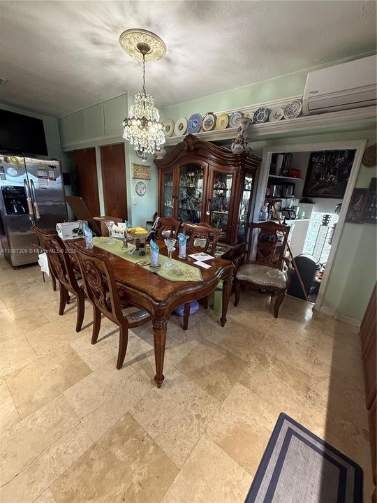 For Sale: $650,000 (2 beds, 1 baths, 2189 Square Feet)