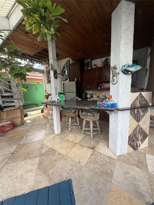 For Sale: $650,000 (2 beds, 1 baths, 2189 Square Feet)