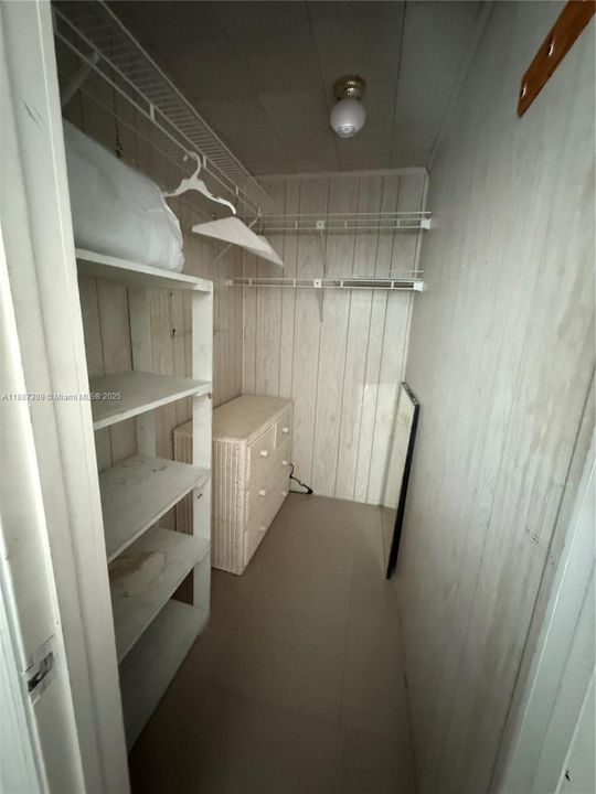 For Sale: $650,000 (2 beds, 1 baths, 2189 Square Feet)