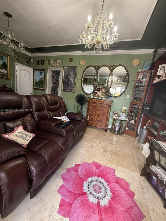 For Sale: $650,000 (2 beds, 1 baths, 2189 Square Feet)