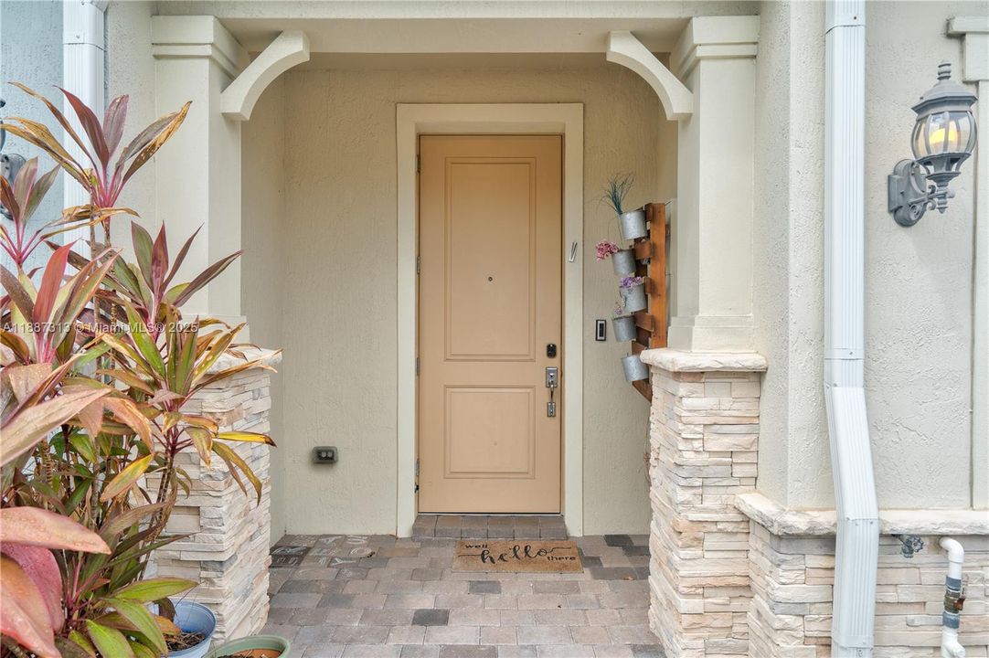 Active With Contract: $667,800 (3 beds, 2 baths, 1760 Square Feet)