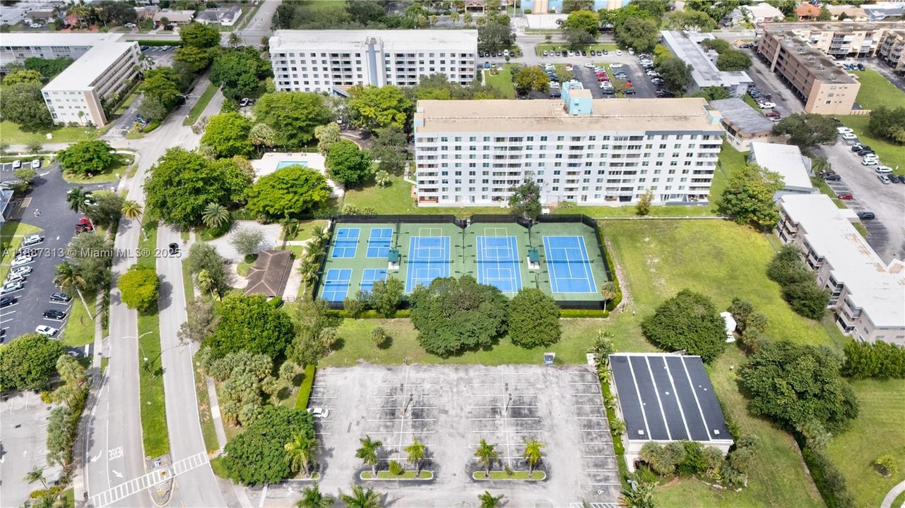 Active With Contract: $667,800 (3 beds, 2 baths, 1760 Square Feet)