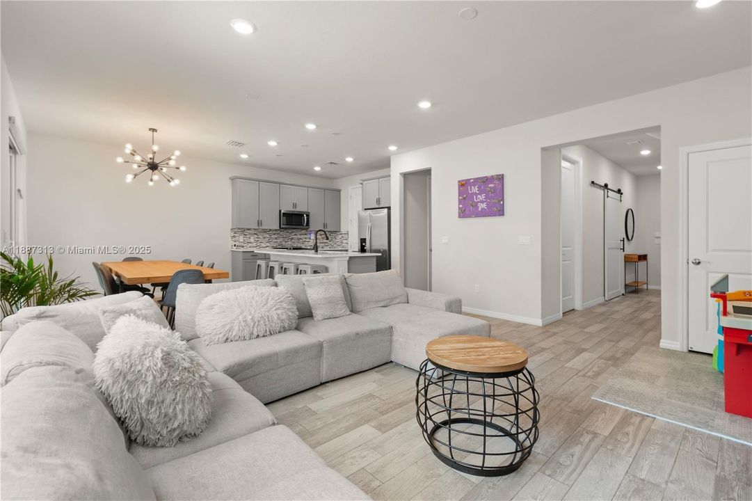 Active With Contract: $667,800 (3 beds, 2 baths, 1760 Square Feet)