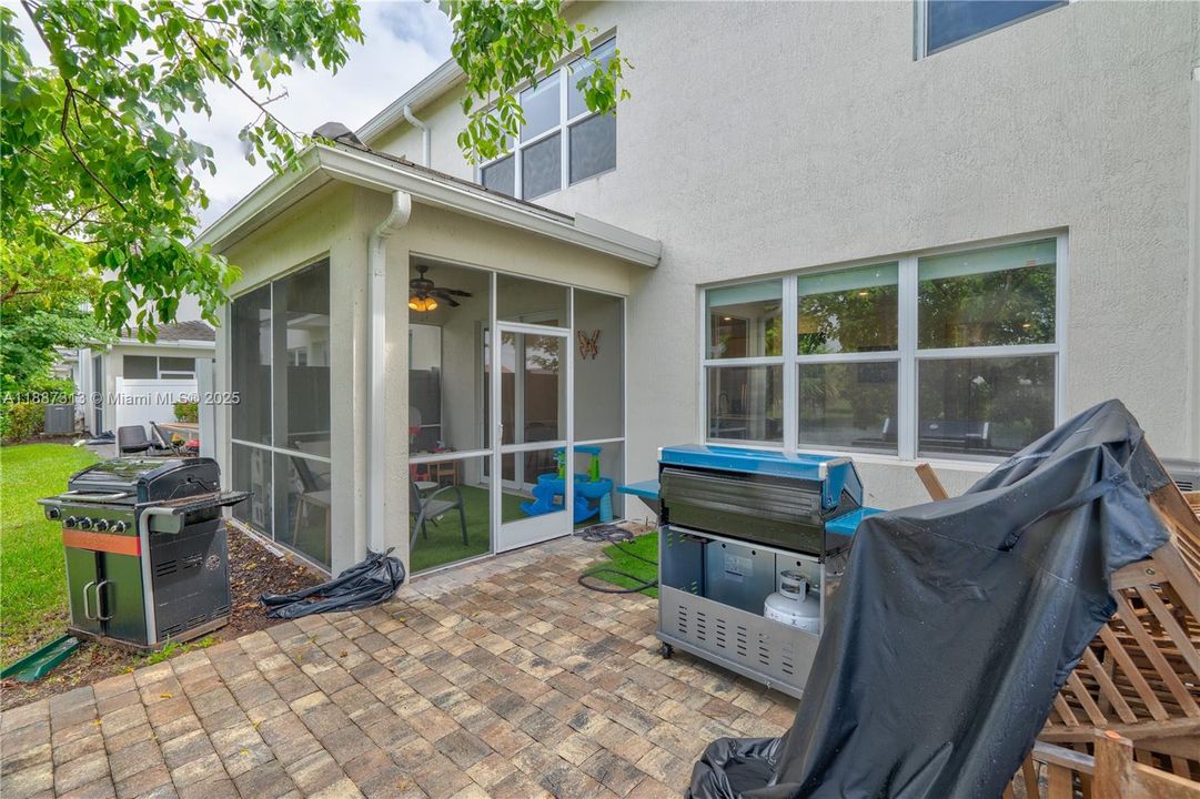 Active With Contract: $667,800 (3 beds, 2 baths, 1760 Square Feet)