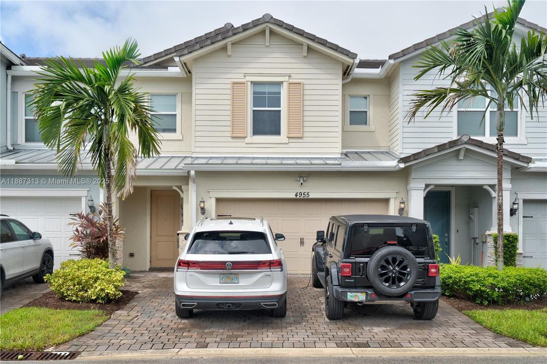 Active With Contract: $667,800 (3 beds, 2 baths, 1760 Square Feet)