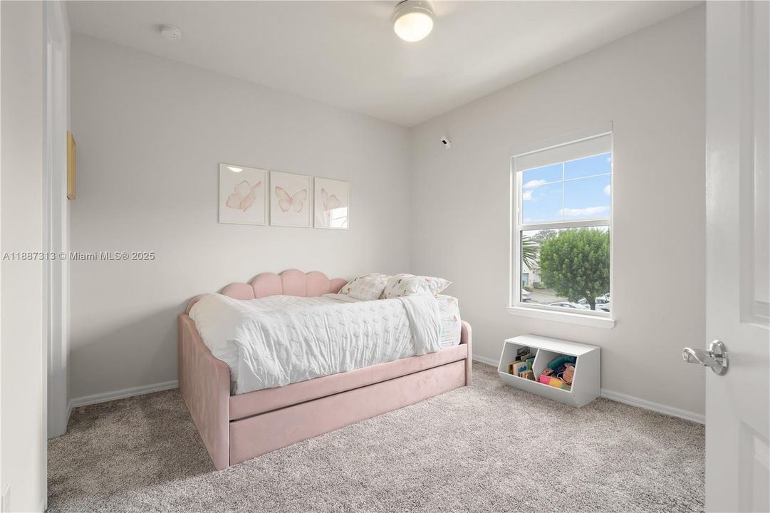 Active With Contract: $667,800 (3 beds, 2 baths, 1760 Square Feet)