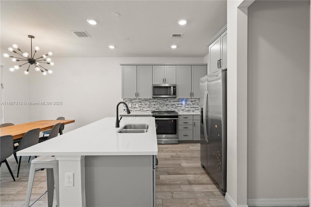 Active With Contract: $667,800 (3 beds, 2 baths, 1760 Square Feet)