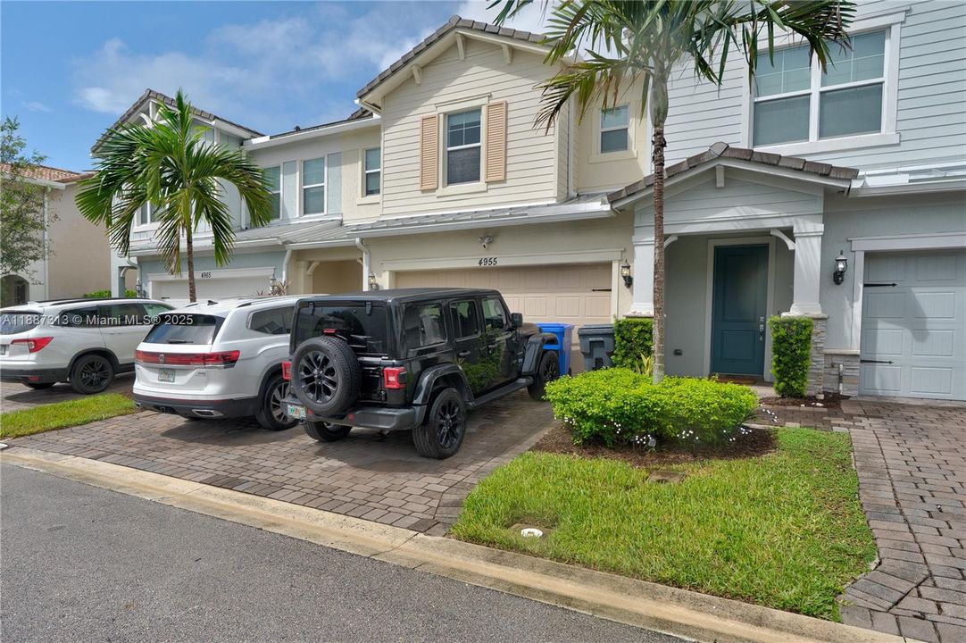 Active With Contract: $667,800 (3 beds, 2 baths, 1760 Square Feet)