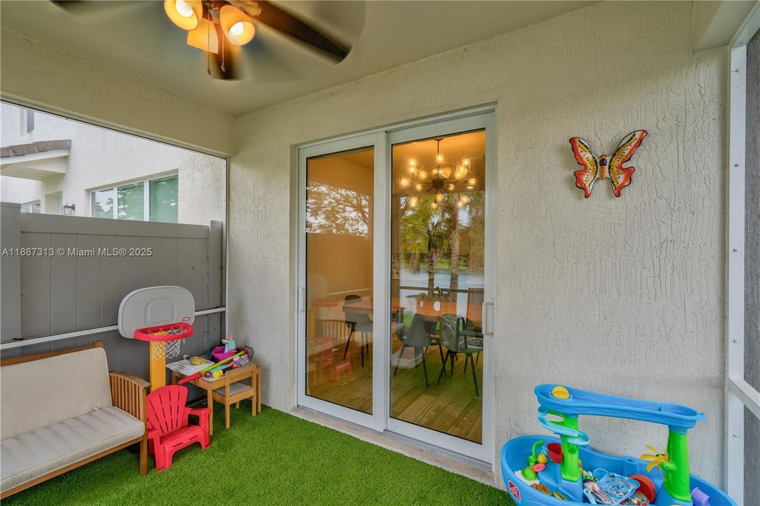 Active With Contract: $667,800 (3 beds, 2 baths, 1760 Square Feet)