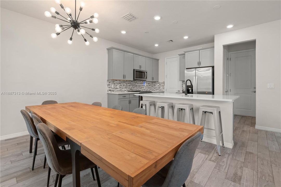 Active With Contract: $667,800 (3 beds, 2 baths, 1760 Square Feet)