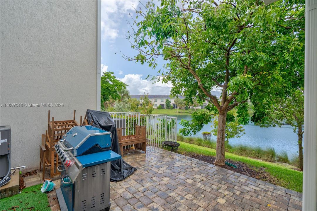 Active With Contract: $667,800 (3 beds, 2 baths, 1760 Square Feet)