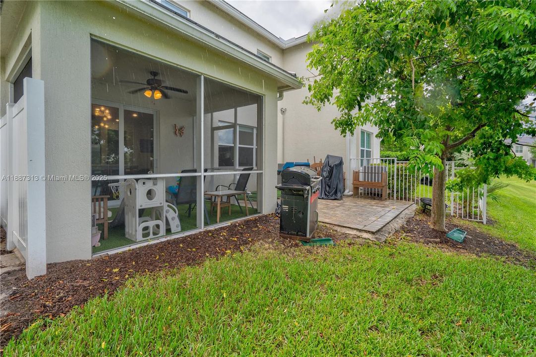 Active With Contract: $667,800 (3 beds, 2 baths, 1760 Square Feet)