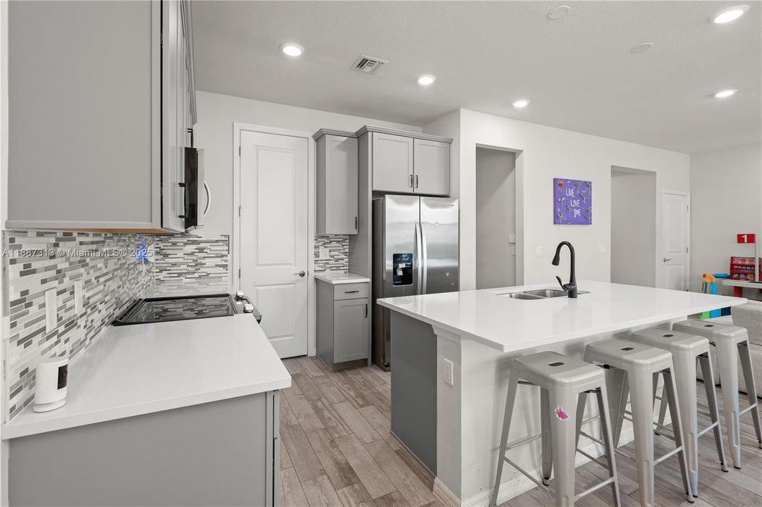 Active With Contract: $667,800 (3 beds, 2 baths, 1760 Square Feet)