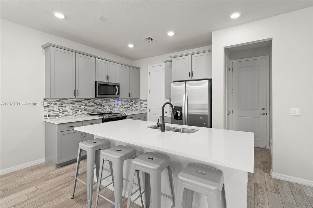 Active With Contract: $667,800 (3 beds, 2 baths, 1760 Square Feet)