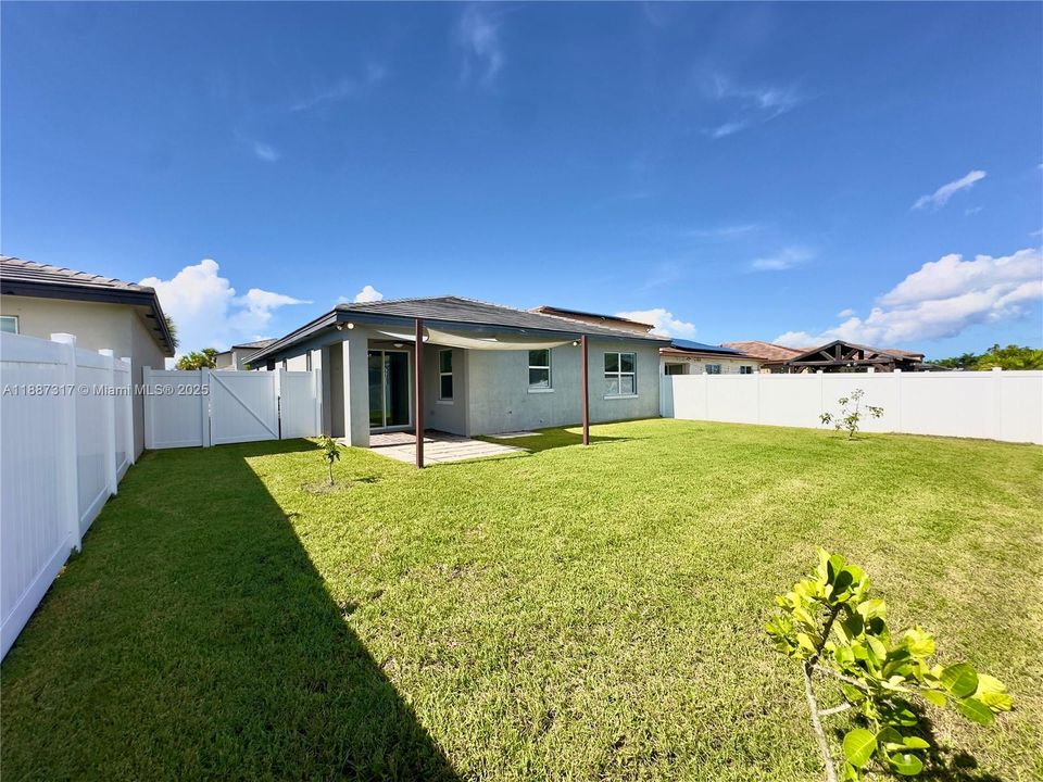 For Rent: $2,500 (3 beds, 2 baths, 1856 Square Feet)