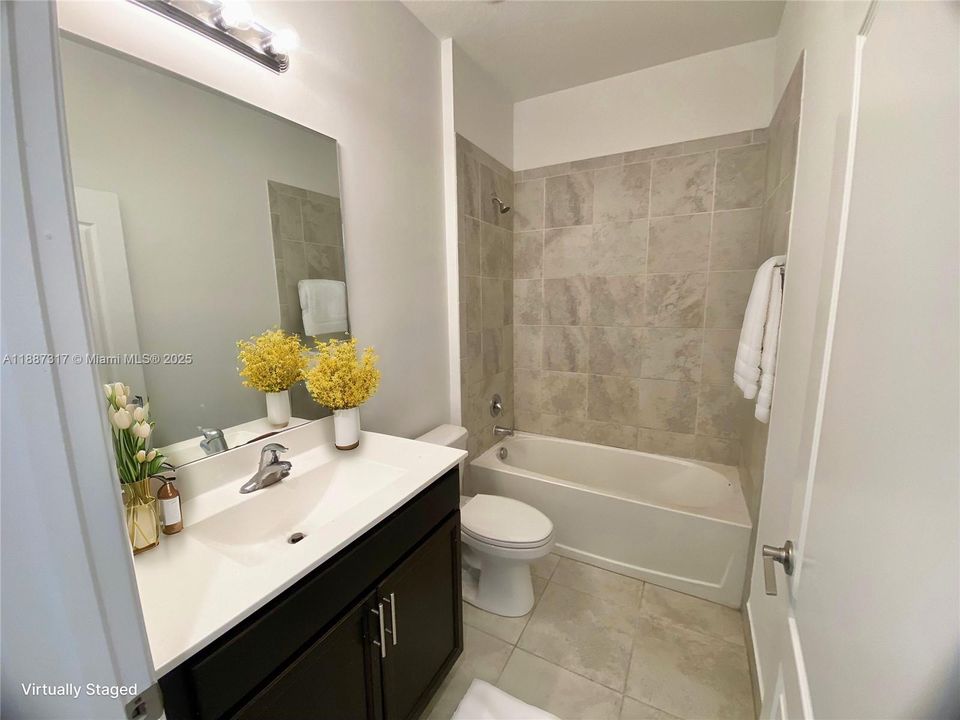 For Rent: $2,500 (3 beds, 2 baths, 1856 Square Feet)