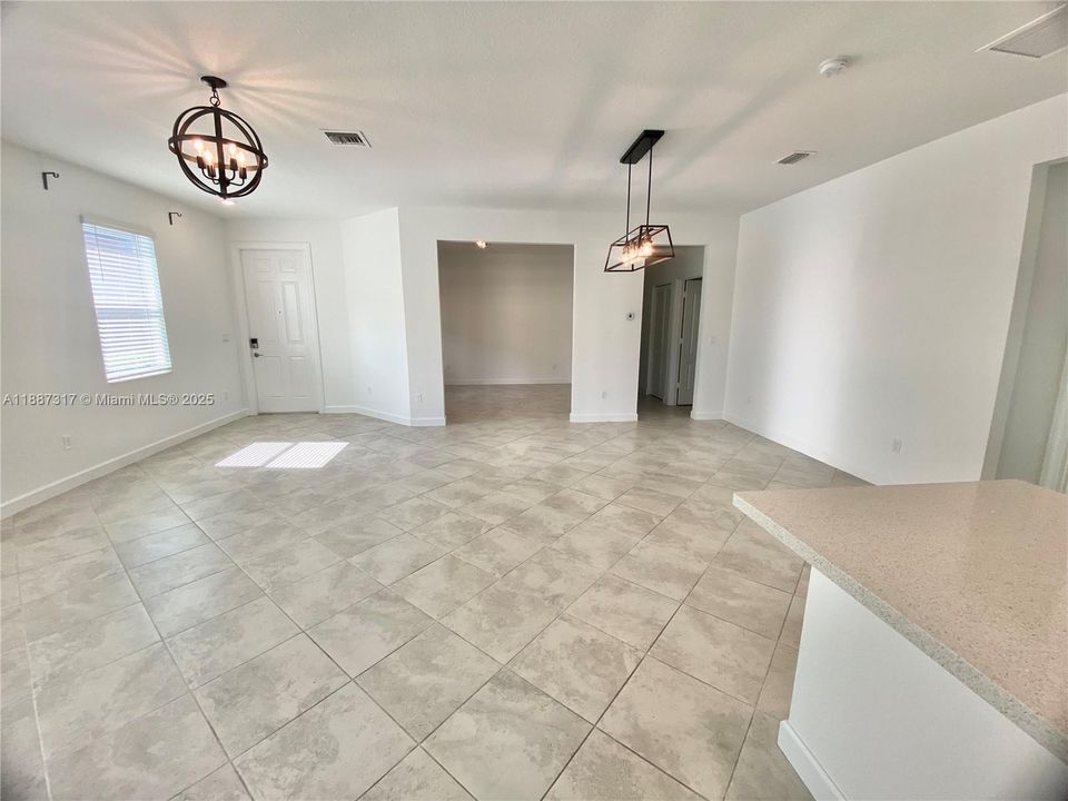 For Rent: $2,500 (3 beds, 2 baths, 1856 Square Feet)