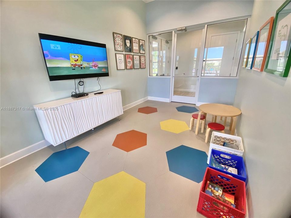 For Rent: $2,500 (3 beds, 2 baths, 1856 Square Feet)