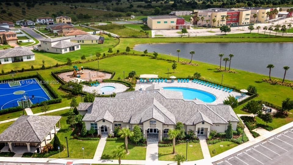 For Rent: $2,500 (3 beds, 2 baths, 1856 Square Feet)