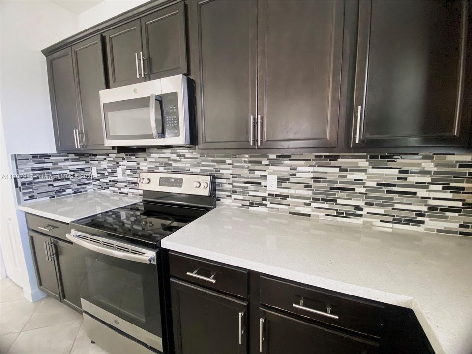 For Rent: $2,500 (3 beds, 2 baths, 1856 Square Feet)