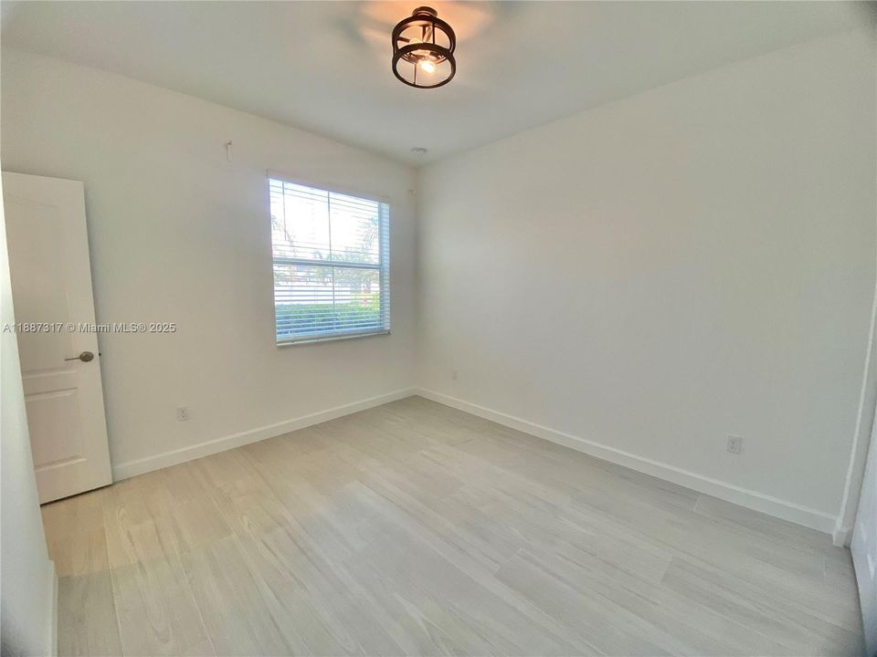 For Rent: $2,500 (3 beds, 2 baths, 1856 Square Feet)