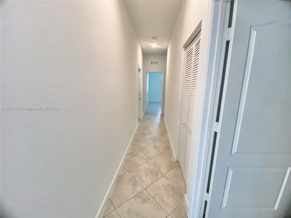 For Rent: $2,500 (3 beds, 2 baths, 1856 Square Feet)