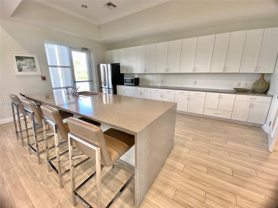 For Rent: $2,500 (3 beds, 2 baths, 1856 Square Feet)