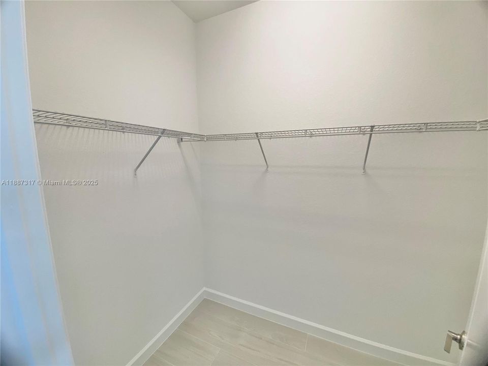 For Rent: $2,500 (3 beds, 2 baths, 1856 Square Feet)