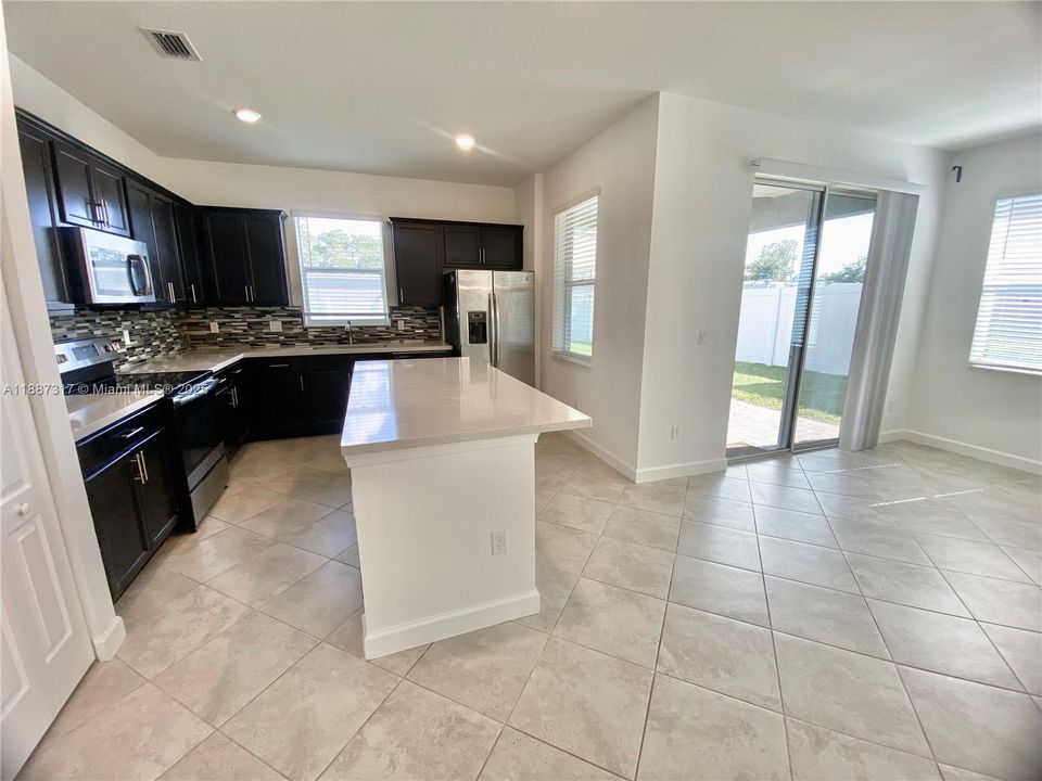 For Rent: $2,500 (3 beds, 2 baths, 1856 Square Feet)