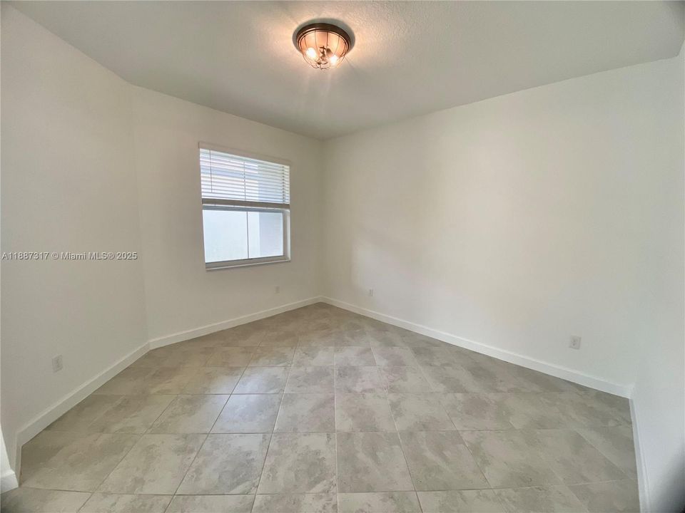 For Rent: $2,500 (3 beds, 2 baths, 1856 Square Feet)