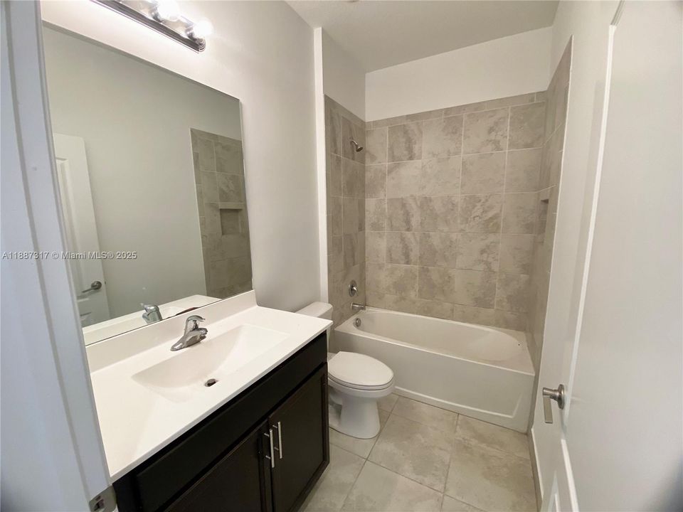 For Rent: $2,500 (3 beds, 2 baths, 1856 Square Feet)