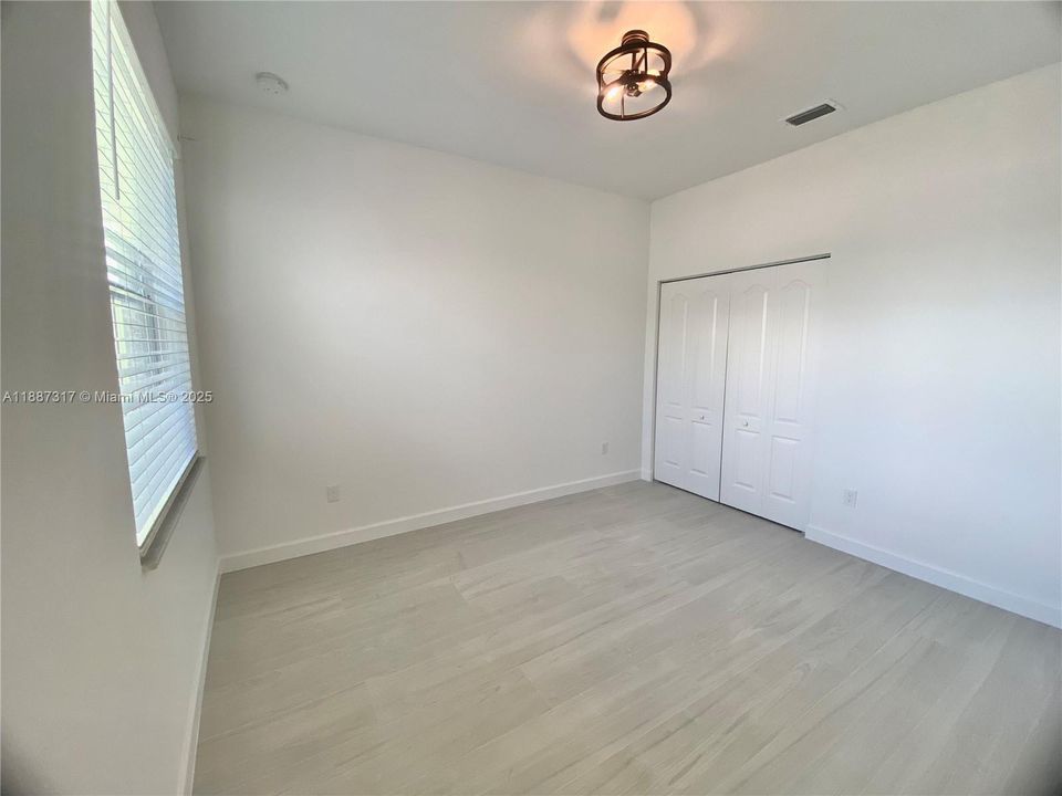 For Rent: $2,500 (3 beds, 2 baths, 1856 Square Feet)