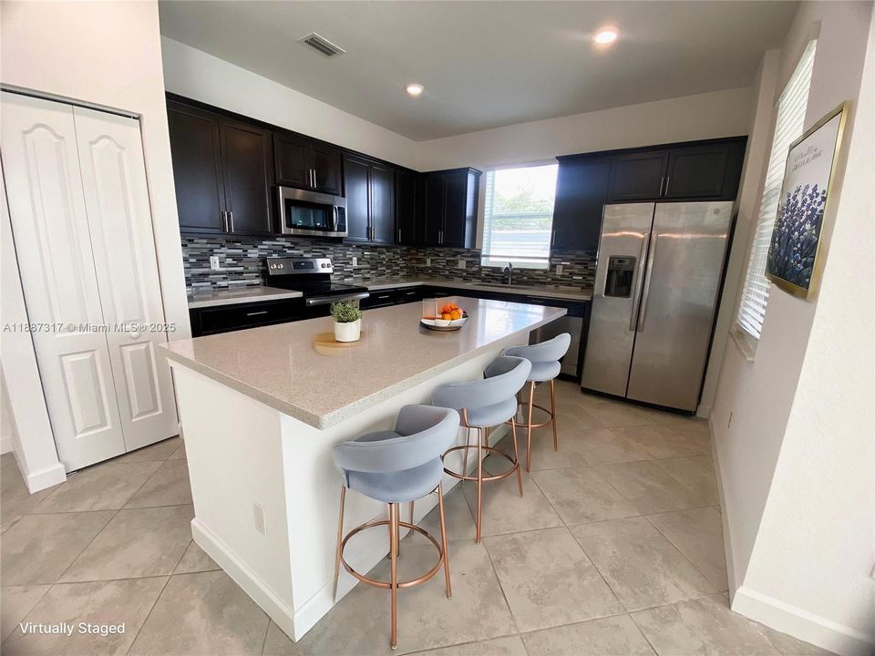 For Rent: $2,500 (3 beds, 2 baths, 1856 Square Feet)