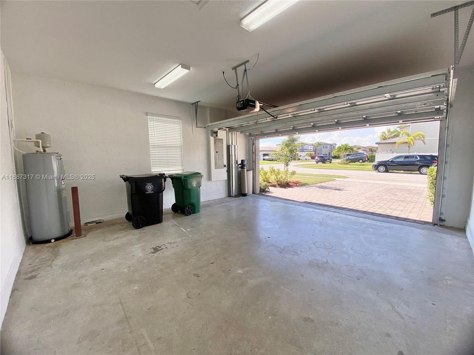 For Rent: $2,500 (3 beds, 2 baths, 1856 Square Feet)