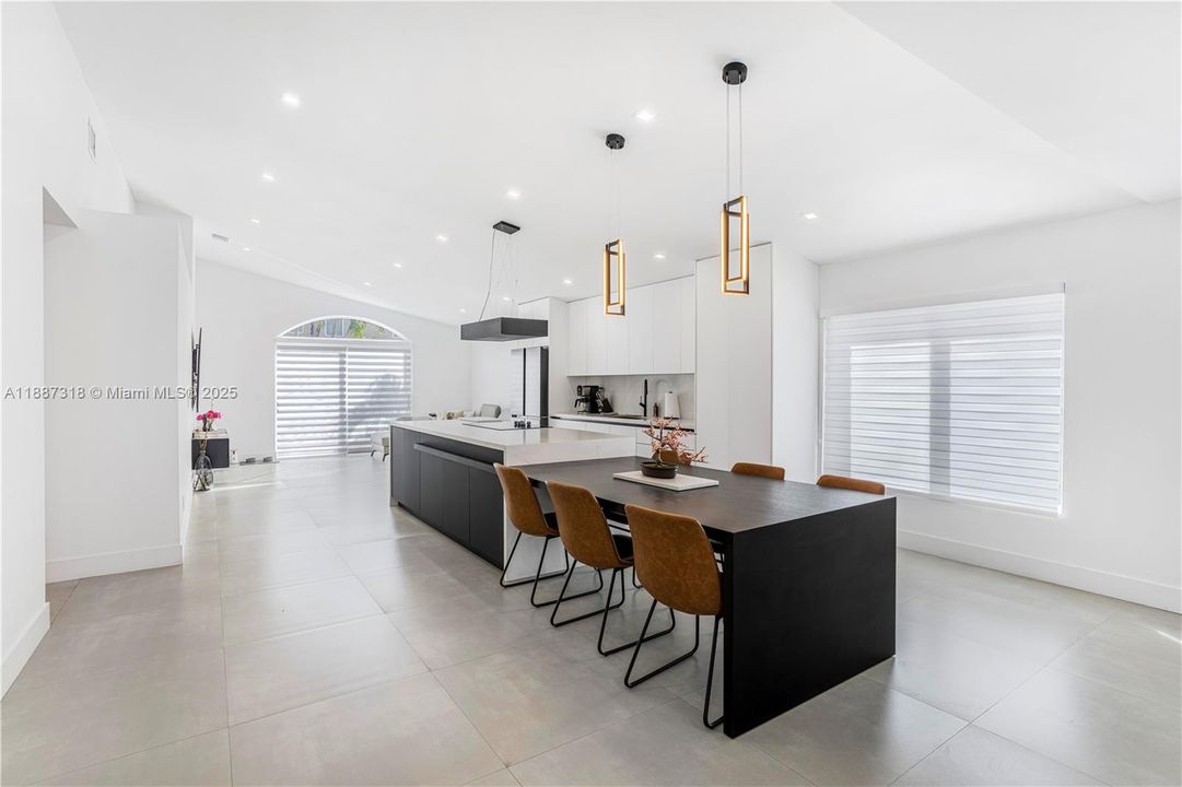 Недавно арендовано: $3,950 (3 спален, 2 ванн, 1731 Квадратных фут)