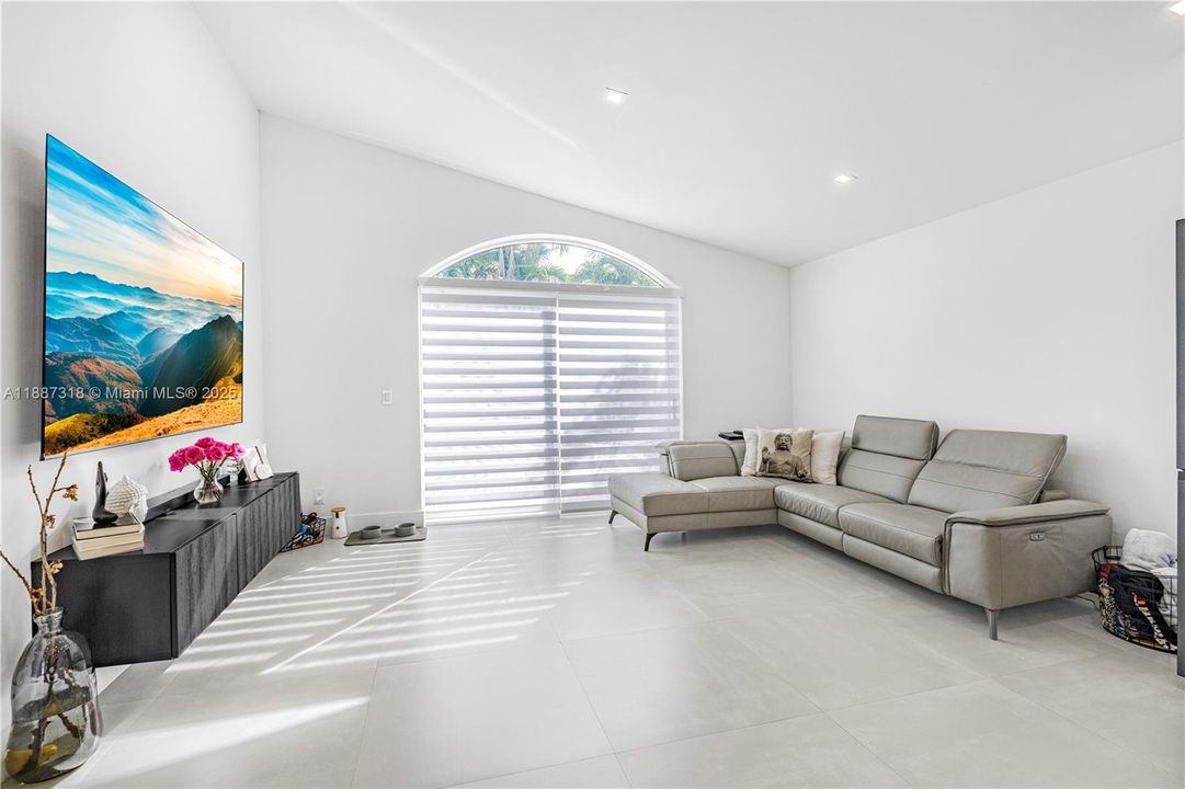 Недавно арендовано: $3,950 (3 спален, 2 ванн, 1731 Квадратных фут)