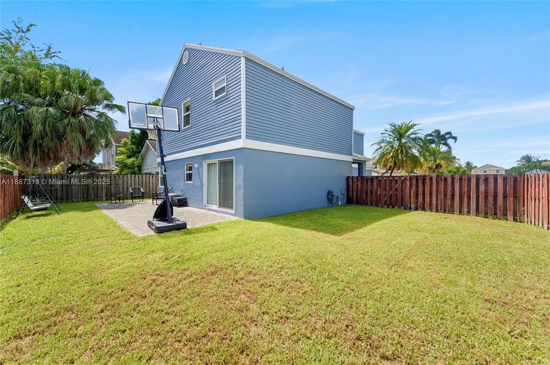 Active With Contract: $639,000 (4 beds, 2 baths, 2142 Square Feet)