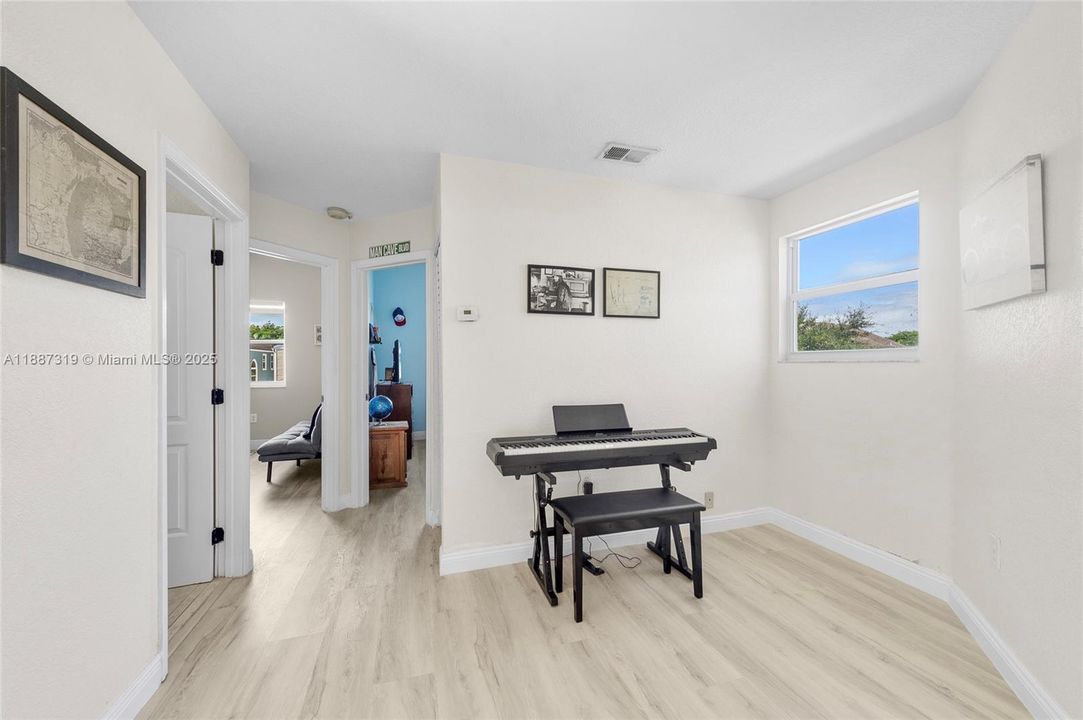 Active With Contract: $639,000 (4 beds, 2 baths, 2142 Square Feet)