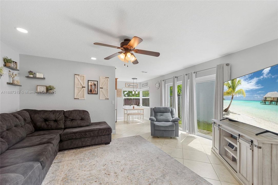 Active With Contract: $639,000 (4 beds, 2 baths, 2142 Square Feet)