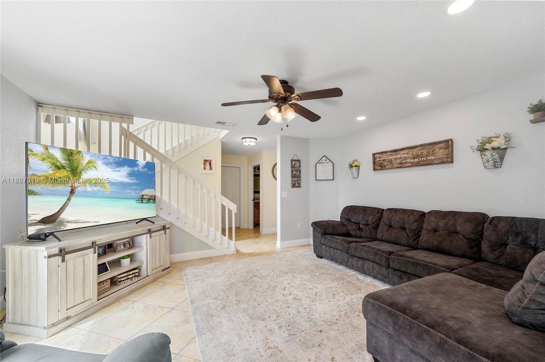 Active With Contract: $639,000 (4 beds, 2 baths, 2142 Square Feet)