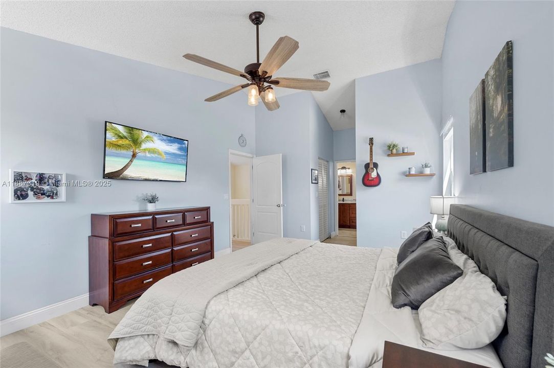 Active With Contract: $639,000 (4 beds, 2 baths, 2142 Square Feet)