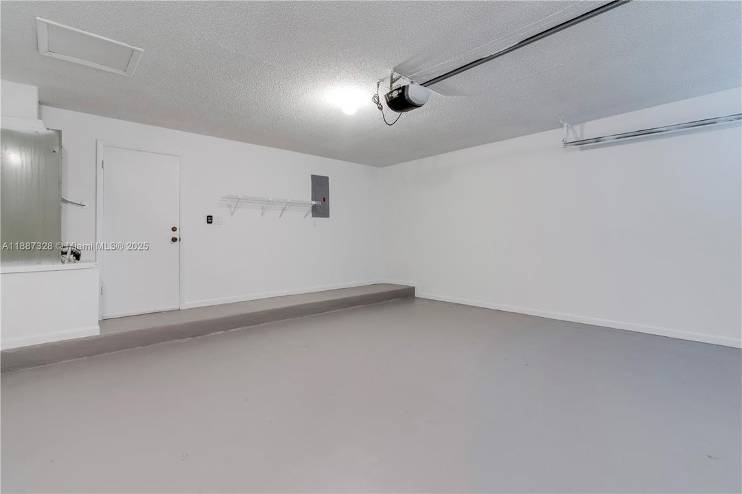 Vendido Recientemente: $649,000 (3 camas, 2 baños, 1616 Pies cuadrados)