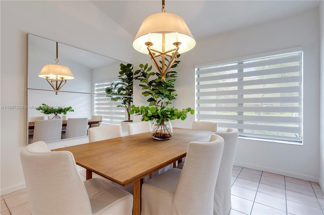 Vendido Recientemente: $649,000 (3 camas, 2 baños, 1616 Pies cuadrados)