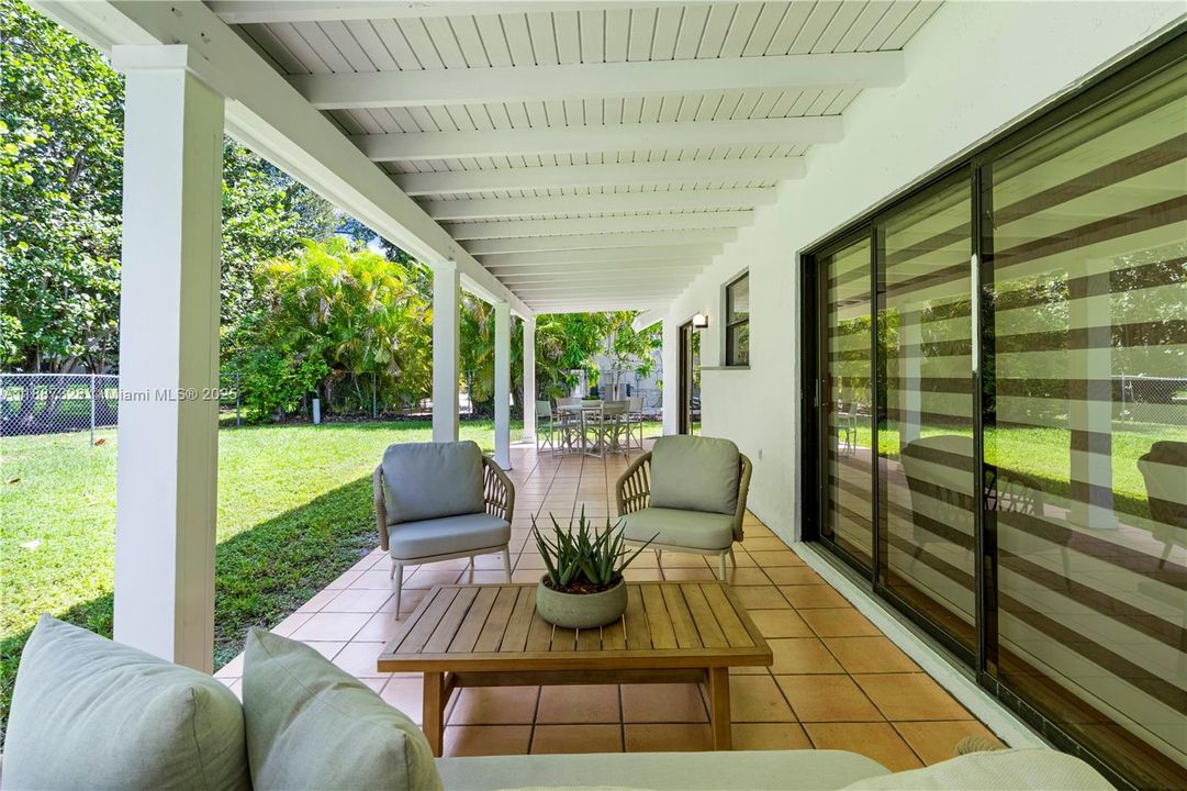 Vendido Recientemente: $649,000 (3 camas, 2 baños, 1616 Pies cuadrados)