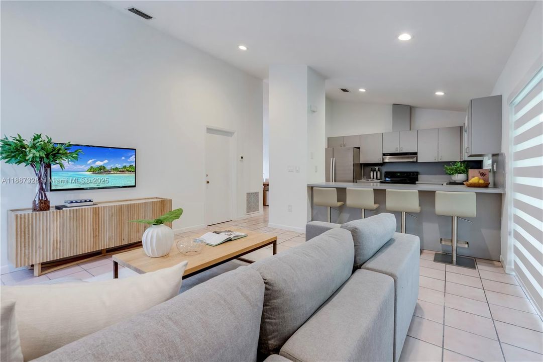 Vendido Recientemente: $649,000 (3 camas, 2 baños, 1616 Pies cuadrados)