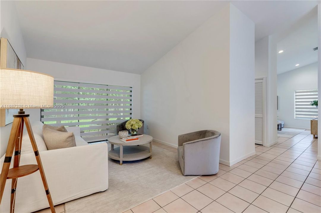 Vendido Recientemente: $649,000 (3 camas, 2 baños, 1616 Pies cuadrados)