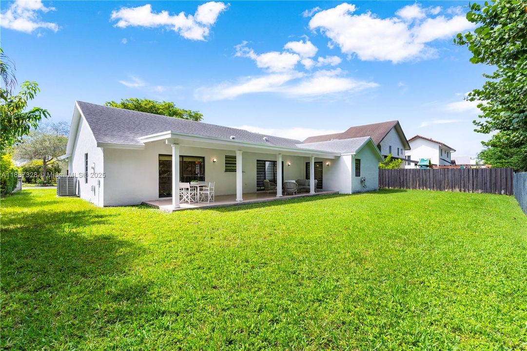 Vendido Recientemente: $649,000 (3 camas, 2 baños, 1616 Pies cuadrados)