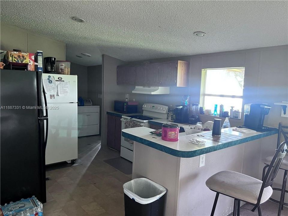 待售: $249,000 (4 贝兹, 2 浴室, 0 平方英尺)